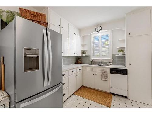 120 Edgar Street, Welland, ON - Indoor Photo Showing Kitchen With Double Sink