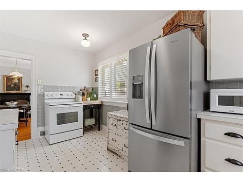 120 Edgar Street, Welland, ON - Indoor Photo Showing Kitchen