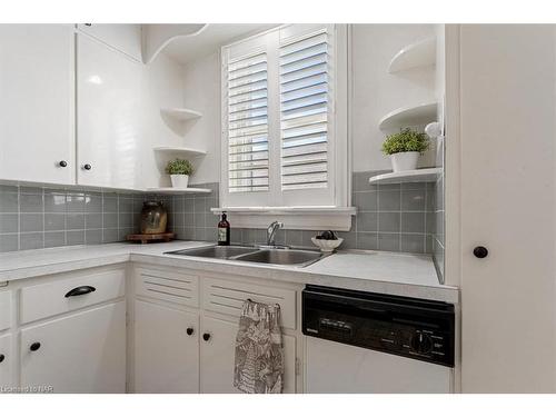 120 Edgar Street, Welland, ON - Indoor Photo Showing Kitchen With Double Sink