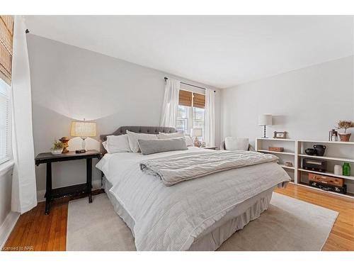 120 Edgar Street, Welland, ON - Indoor Photo Showing Bedroom