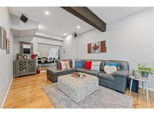 43 Dexter Street, St. Catharines, ON - Indoor Photo Showing Living Room