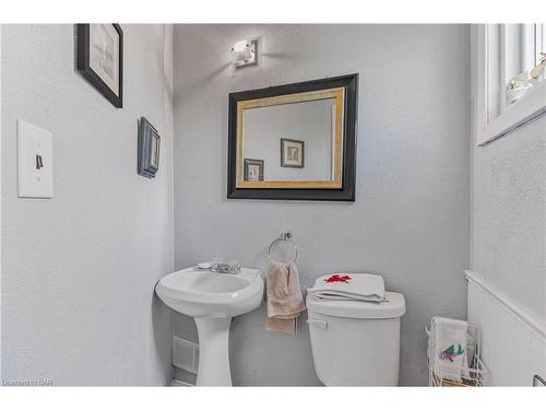 18 Endicott Terrace, Welland, ON - Indoor Photo Showing Bathroom