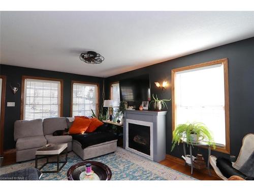 305 Cherrywood Avenue, Crystal Beach, ON - Indoor Photo Showing Living Room With Fireplace