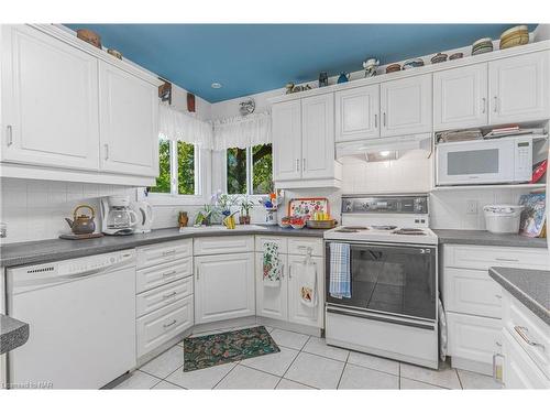 5 Larchwood Drive, St. Catharines, ON - Indoor Photo Showing Kitchen