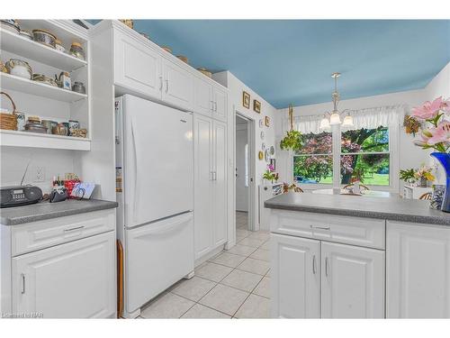 5 Larchwood Drive, St. Catharines, ON - Indoor Photo Showing Kitchen