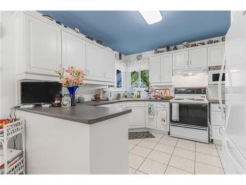 5 Larchwood Drive, St. Catharines, ON - Indoor Photo Showing Kitchen