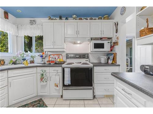 5 Larchwood Drive, St. Catharines, ON - Indoor Photo Showing Kitchen