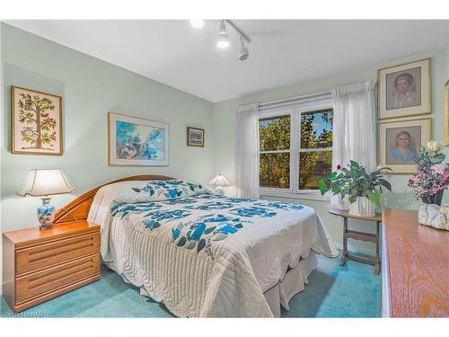 5 Larchwood Drive, St. Catharines, ON - Indoor Photo Showing Bedroom