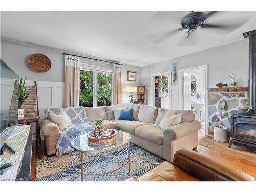 14656 Niagara River Parkway, Niagara-On-The-Lake, ON - Indoor Photo Showing Living Room