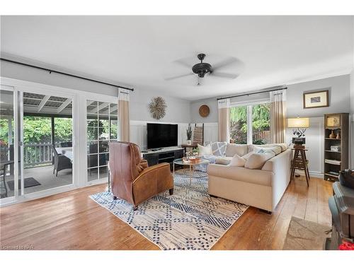 14656 Niagara River Parkway, Niagara-On-The-Lake, ON - Indoor Photo Showing Living Room