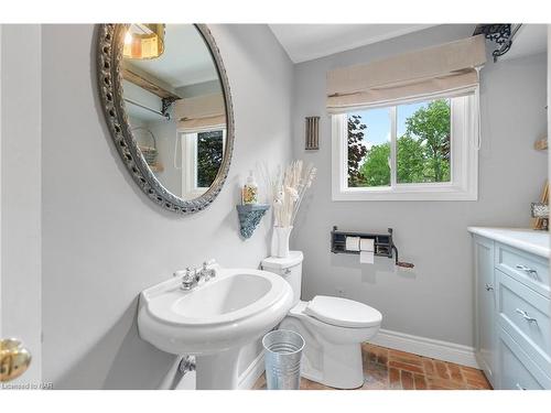 14656 Niagara River Parkway, Niagara-On-The-Lake, ON - Indoor Photo Showing Bathroom