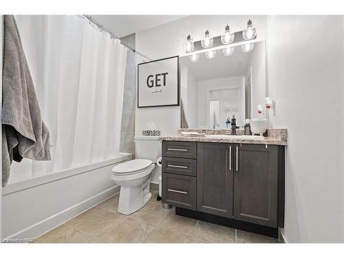 117-16 Concord Place, Grimsby, ON - Indoor Photo Showing Bathroom