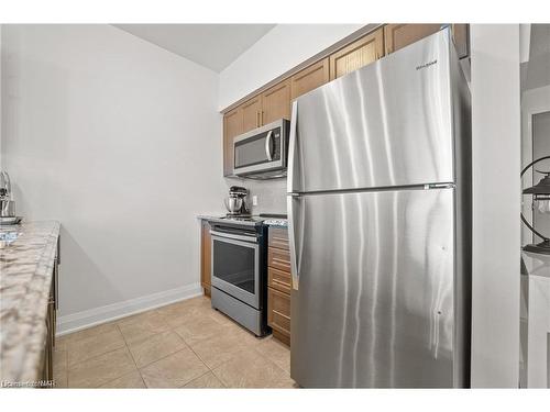 117-16 Concord Place, Grimsby, ON - Indoor Photo Showing Kitchen With Stainless Steel Kitchen