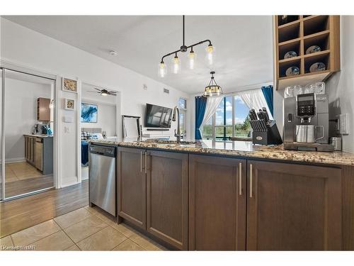 117-16 Concord Place, Grimsby, ON - Indoor Photo Showing Kitchen With Upgraded Kitchen