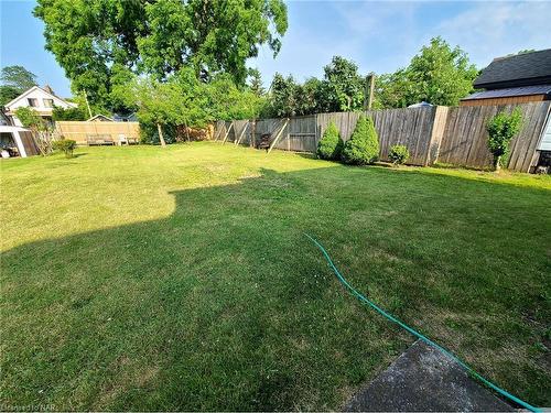 5624 Glenholme Avenue, Niagara Falls, ON - Outdoor With Backyard