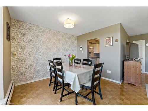 706-35 Towering Heights Boulevard, St. Catharines, ON - Indoor Photo Showing Dining Room