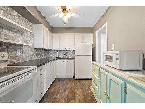 706-35 Towering Heights Boulevard, St. Catharines, ON - Indoor Photo Showing Kitchen