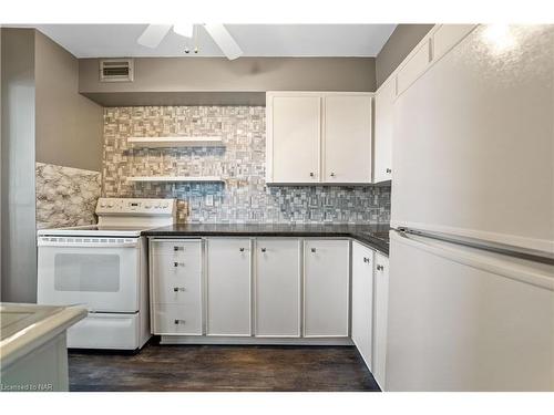 706-35 Towering Heights Boulevard, St. Catharines, ON - Indoor Photo Showing Kitchen