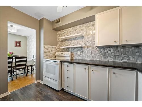 706-35 Towering Heights Boulevard, St. Catharines, ON - Indoor Photo Showing Kitchen