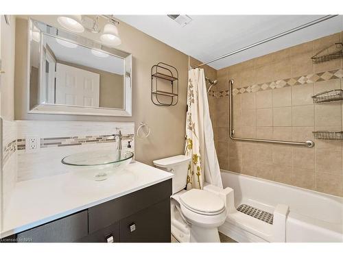 706-35 Towering Heights Boulevard, St. Catharines, ON - Indoor Photo Showing Bathroom