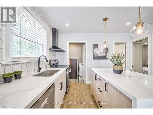 31 Warren Road, St. Catharines, ON - Indoor Photo Showing Kitchen With Upgraded Kitchen