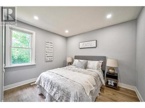 31 Warren Road, St. Catharines, ON - Indoor Photo Showing Bedroom