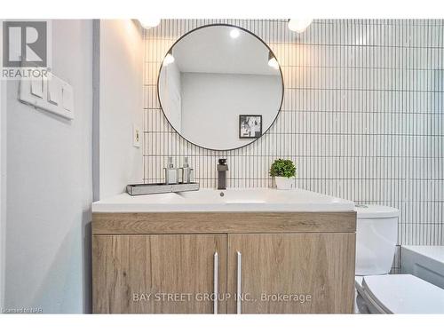 31 Warren Road, St. Catharines, ON - Indoor Photo Showing Bathroom