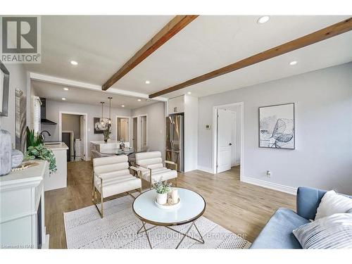 31 Warren Road, St. Catharines, ON - Indoor Photo Showing Living Room