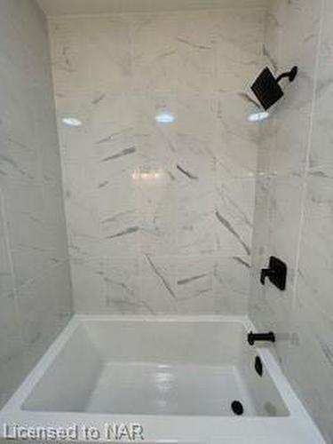65 Windsor Avenue, Fort Erie, ON - Indoor Photo Showing Bathroom