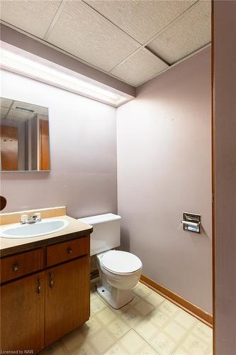 409 First Avenue, Welland, ON - Indoor Photo Showing Bathroom