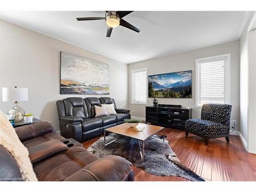 5 Battle Street, Thorold, ON - Indoor Photo Showing Living Room