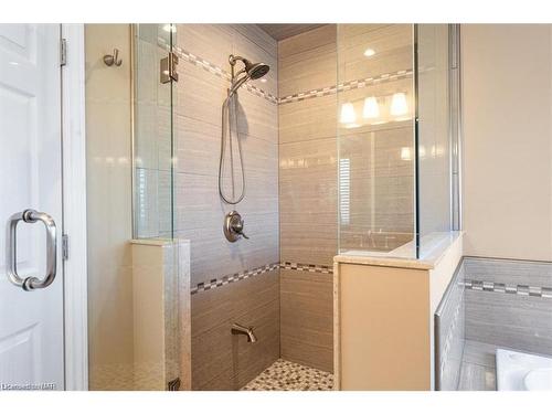 5 Battle Street, Thorold, ON - Indoor Photo Showing Bathroom