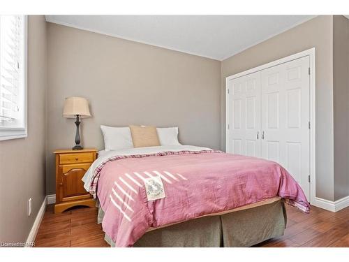 5 Battle Street, Thorold, ON - Indoor Photo Showing Bedroom