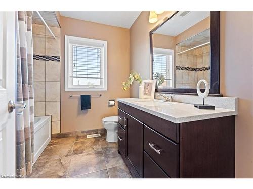 5 Battle Street, Thorold, ON - Indoor Photo Showing Bathroom