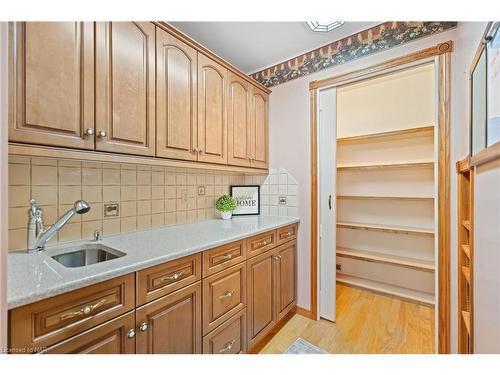 313 Lake Street, Grimsby, ON - Indoor Photo Showing Kitchen