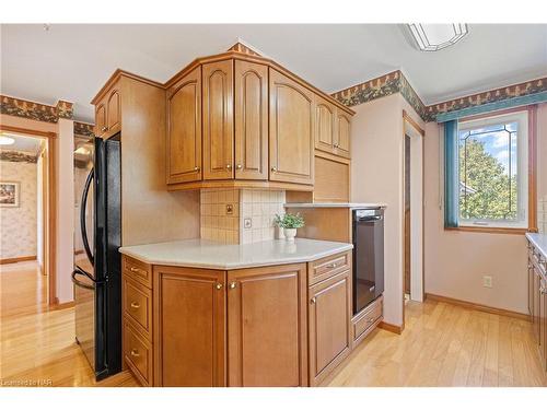 313 Lake Street, Grimsby, ON - Indoor Photo Showing Kitchen