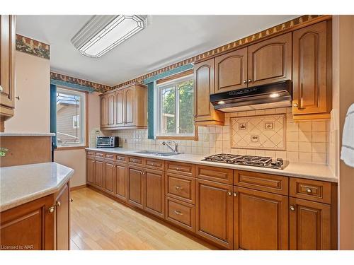 313 Lake Street, Grimsby, ON - Indoor Photo Showing Kitchen