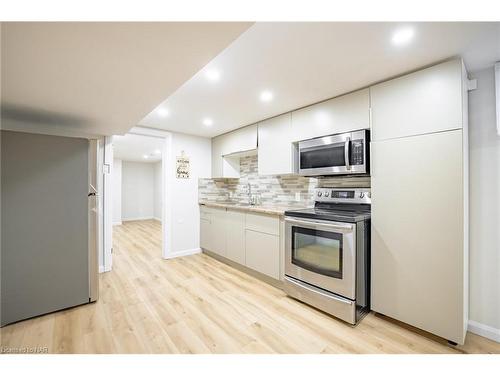 60 Pearce Avenue, St. Catharines, ON - Indoor Photo Showing Kitchen With Stainless Steel Kitchen