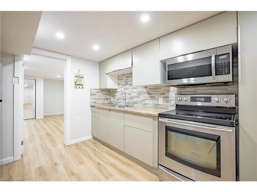 60 Pearce Avenue, St. Catharines, ON - Indoor Photo Showing Kitchen With Double Sink