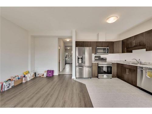 35 Sycamore Street, Welland, ON - Indoor Photo Showing Kitchen With Stainless Steel Kitchen