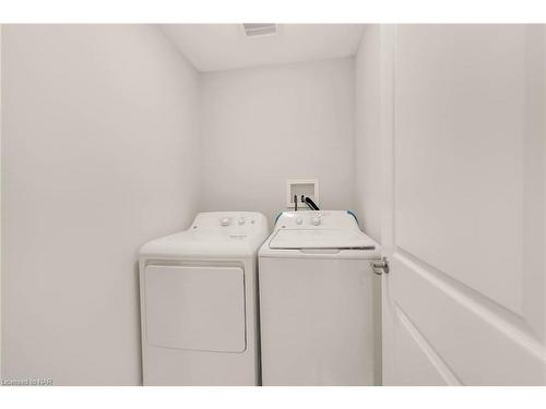 35 Sycamore Street, Welland, ON - Indoor Photo Showing Laundry Room