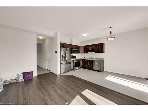 35 Sycamore Street, Welland, ON - Indoor Photo Showing Kitchen