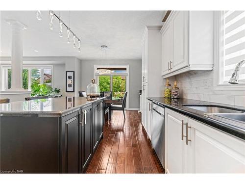 9 Angels Drive, Niagara-On-The-Lake, ON - Indoor Photo Showing Kitchen With Upgraded Kitchen