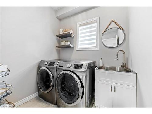9 Angels Drive, Niagara-On-The-Lake, ON - Indoor Photo Showing Laundry Room
