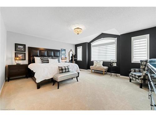 9 Angels Drive, Niagara-On-The-Lake, ON - Indoor Photo Showing Bedroom