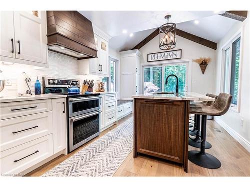 9 Hilda Street, Welland, ON - Indoor Photo Showing Kitchen With Upgraded Kitchen