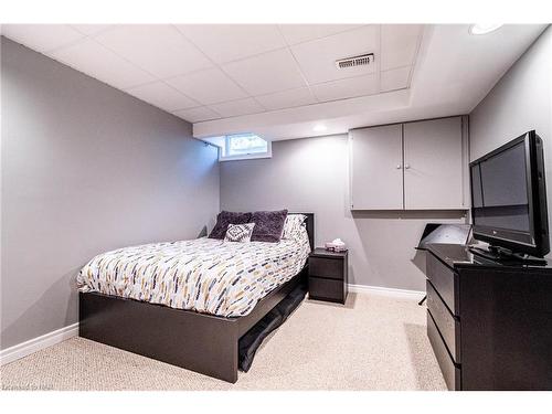 9 Hilda Street, Welland, ON - Indoor Photo Showing Bedroom