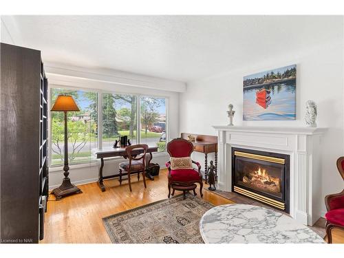 3190 Cattell Drive, Niagara Falls, ON - Indoor Photo Showing Living Room With Fireplace