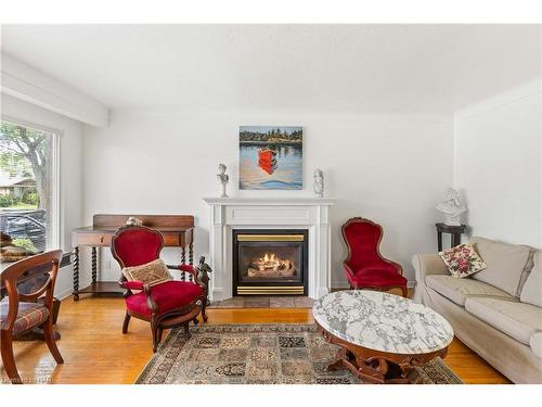 3190 Cattell Drive, Niagara Falls, ON - Indoor Photo Showing Living Room With Fireplace