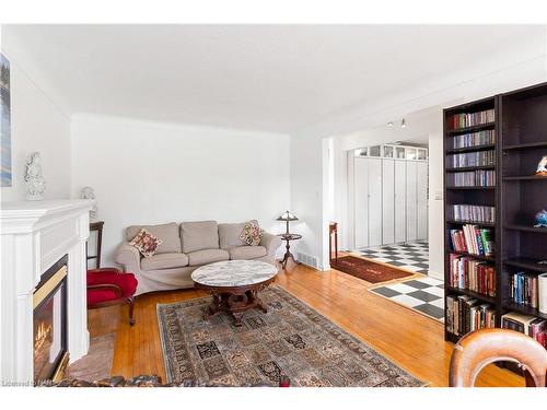 3190 Cattell Drive, Niagara Falls, ON - Indoor Photo Showing Living Room With Fireplace